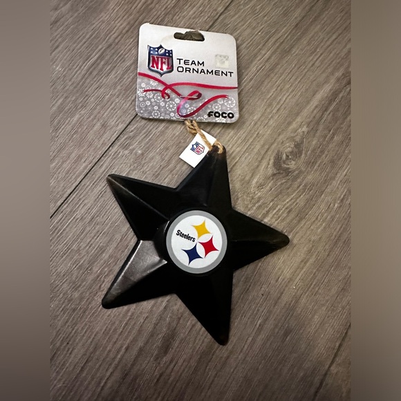 FOCO NFL Pittsburgh Steelers Team Metal Distressed Star Christmas Ornament NWT - Picture 1 of 5